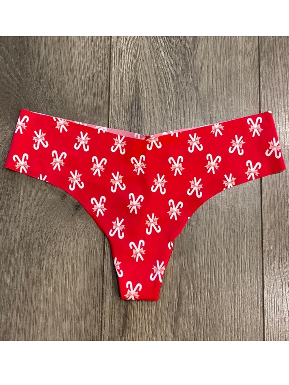 Victoria’s Secret Red Candy Cane‎ print No Show Thong Size XL